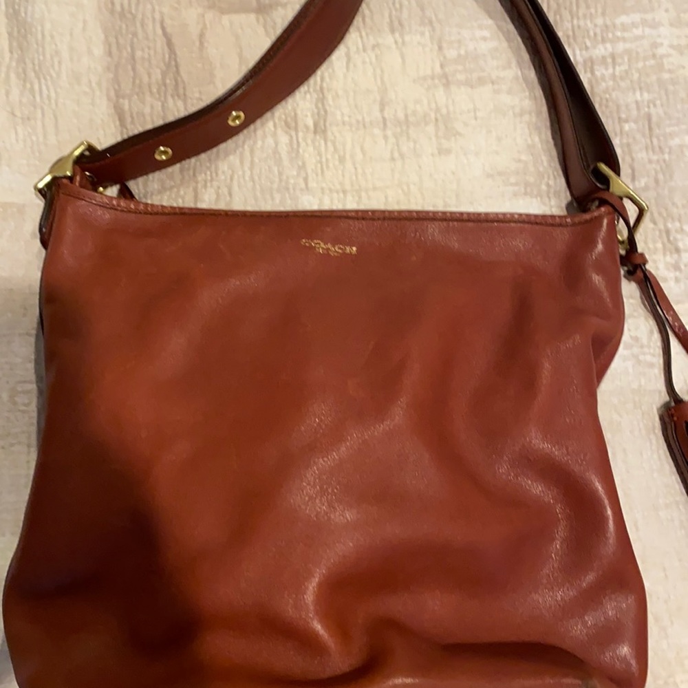 Excellent condition coach bag. Great size and style!